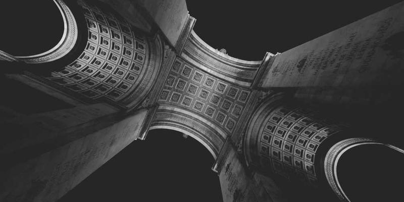 分析一个谎言被默认时，在关系中植入的、持续产生猜疑的“腐败暗物质”种子