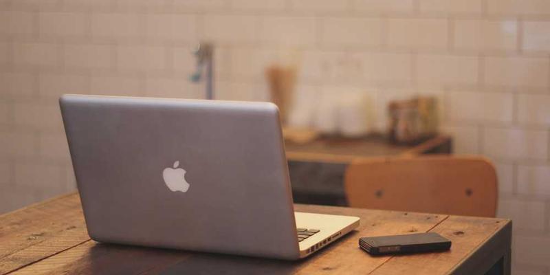 解码不同社交场合中，人们选择座位的无意识规则与权力暗示