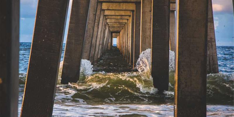 AI为我筛选潜在的朋友,标准是我们的数据在“互补性”和“冲突性”上达到美妙平衡。