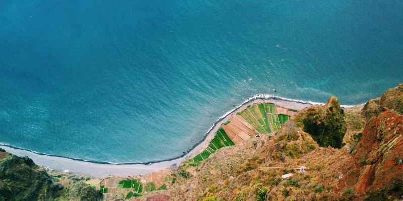 用AI将我的日记变成每日一图的抽象画,私密情感被公开解码