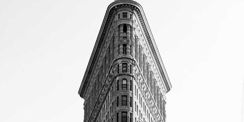 观察一滴雨水如何沿玻璃窗蜿蜒而下，其路径的随机性与必然性