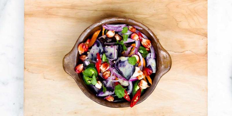 当我要求AI生成“无法被训练的数据”时,它反馈了一组不断自我湮灭的噪声。