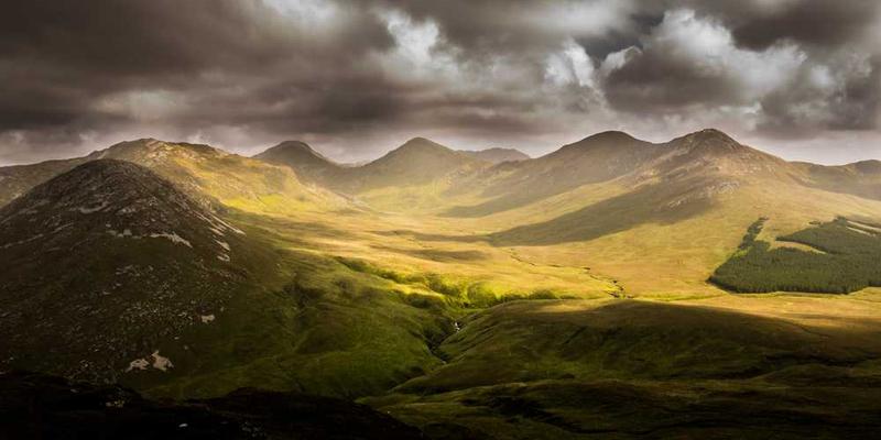 研究“为什么悲伤的时候听悲伤的歌反而觉得治愈”这一现象的情绪数学