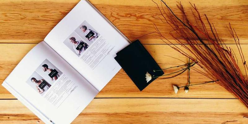 一颗闪耀着光芒的钻石，中间蕴含着笑声的波形图，背景是一片生机勃勃的地球。说明：这颗“声音钻石”承载着笑声与希望，象征着人类对地球的热爱与保护。